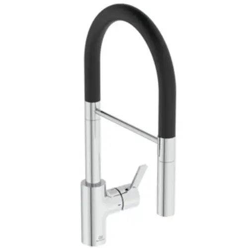 Küchenarmatur von Ideal Standard mit gewölbtem Auslauf und schwarzer Gummiummantelung. Der Hebel zur Regulierung des Wasserflusses befindet sich seitlich.